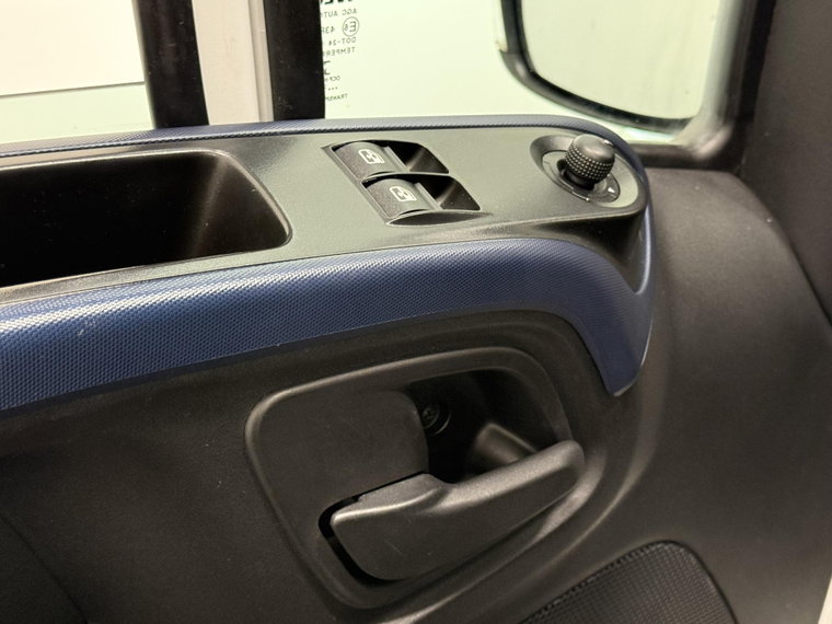 Vehicle Image 24