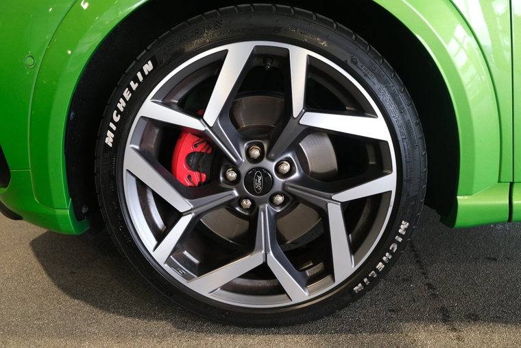 Vehicle Image 16