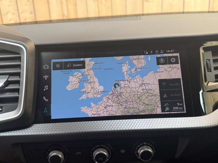 Vehicle Image 13