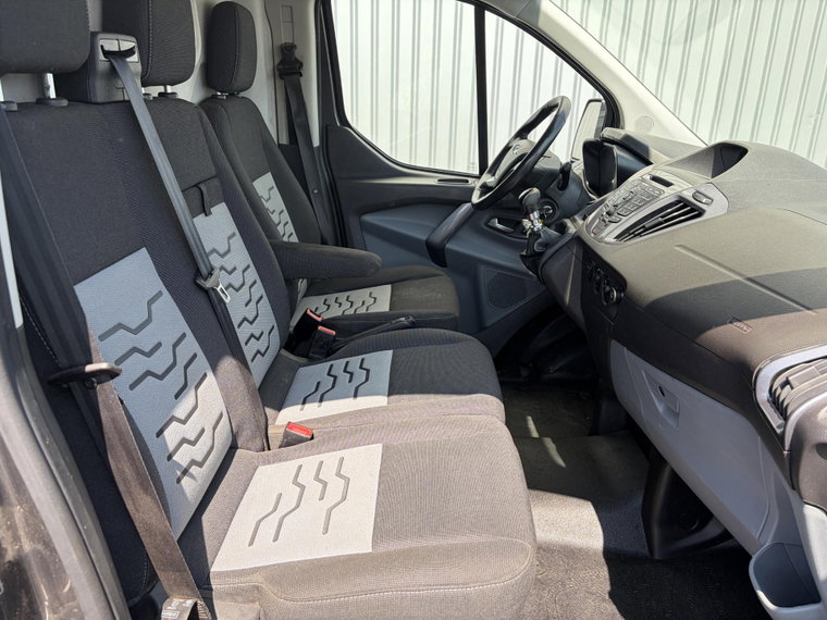 Vehicle Image 13