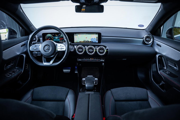 Vehicle Image 21