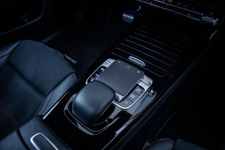 Vehicle Image 32