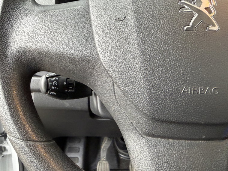 Vehicle Image 32