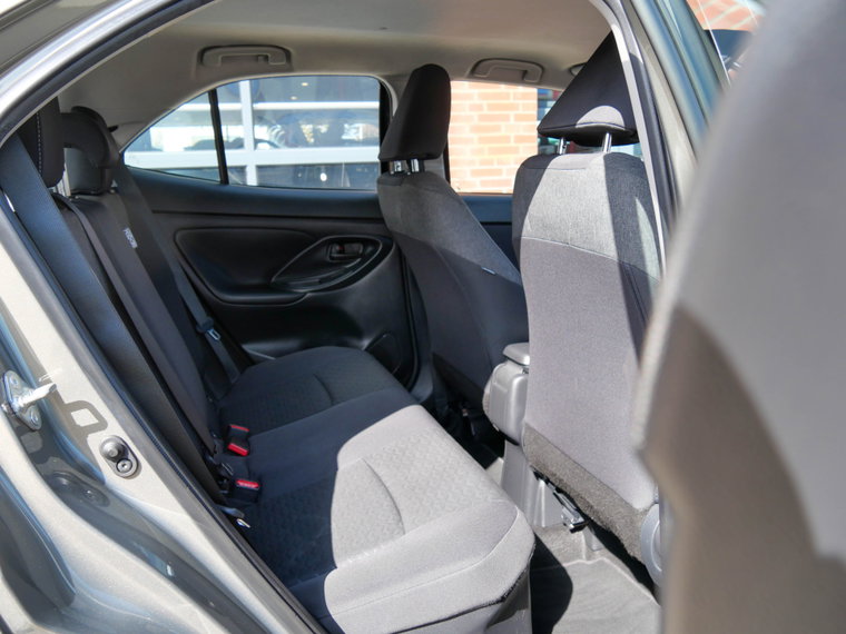 Vehicle Image 16