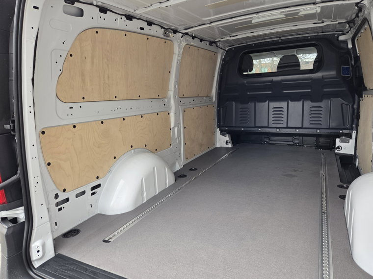 Vehicle Image 32