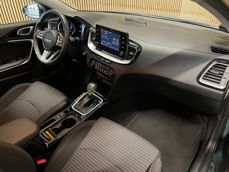 Vehicle Image 25