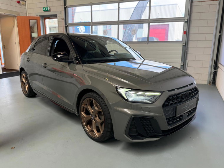 Vehicle Image 12
