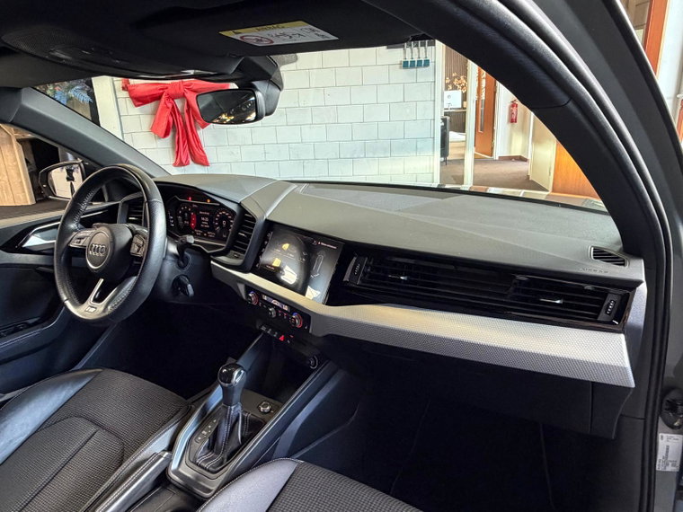 Vehicle Image 21