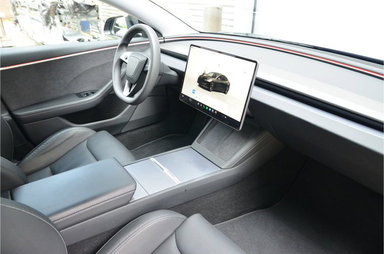 Vehicle Image 13