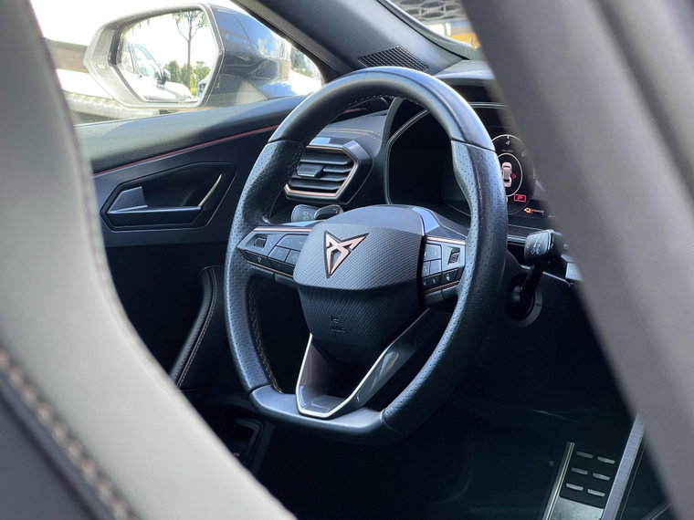 Vehicle Image 25