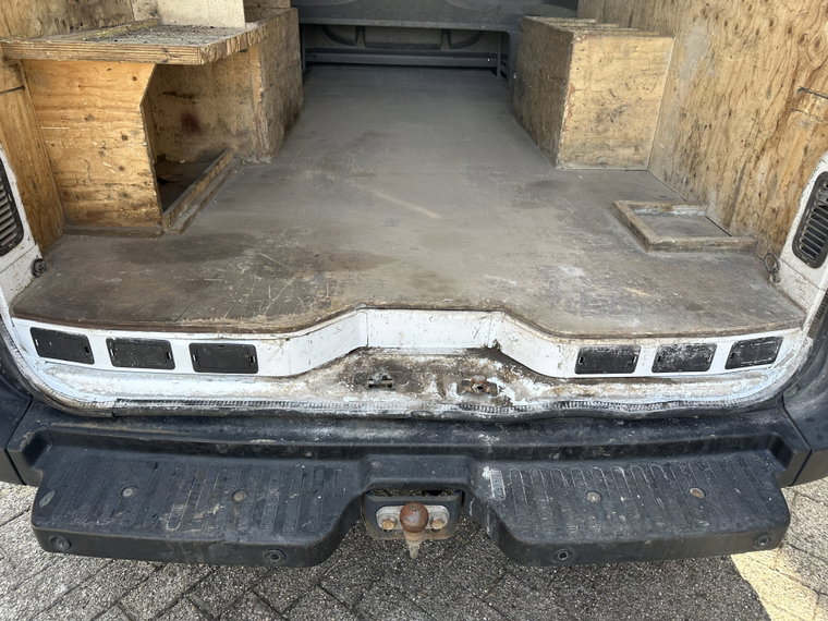 Vehicle Image 28