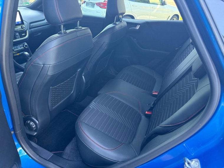Vehicle Image 26