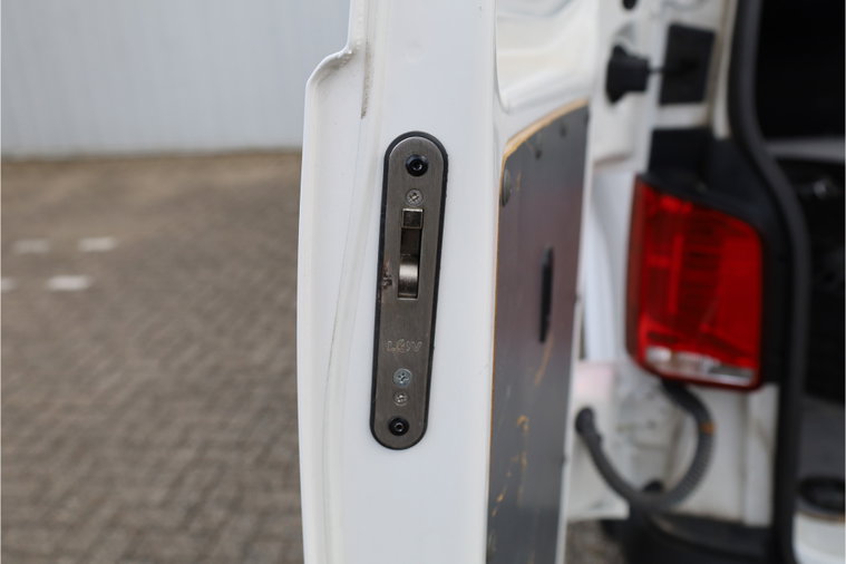Vehicle Image 17