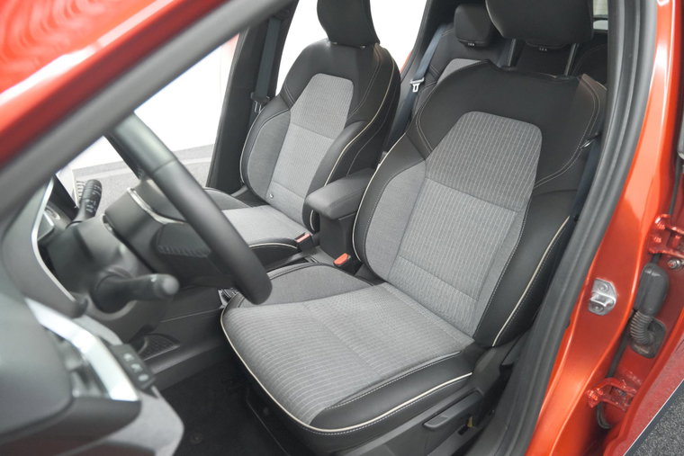 Vehicle Image 32