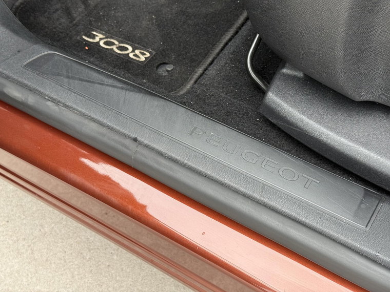 Vehicle Image 32