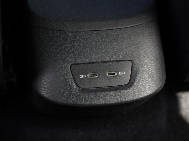 Vehicle Image 38