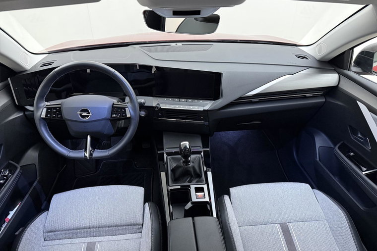 Vehicle Image 32