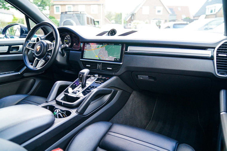 Vehicle Image 25