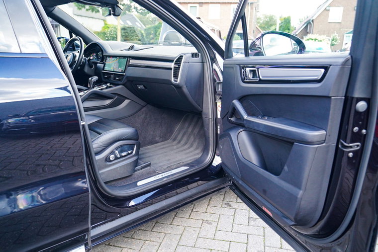 Vehicle Image 32