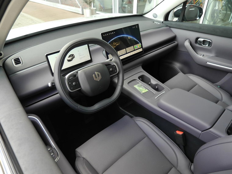 Vehicle Image 8