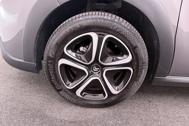 Vehicle Image 7