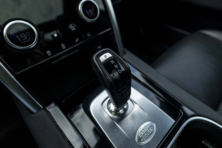 Vehicle Image 25