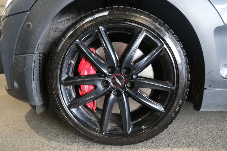 Vehicle Image 16