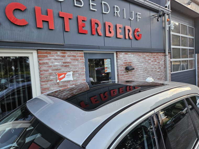 Vehicle Image 14