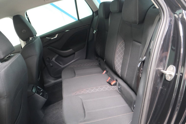 Vehicle Image 9
