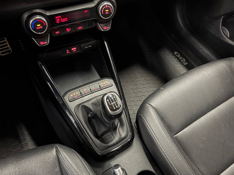 Vehicle Image 23