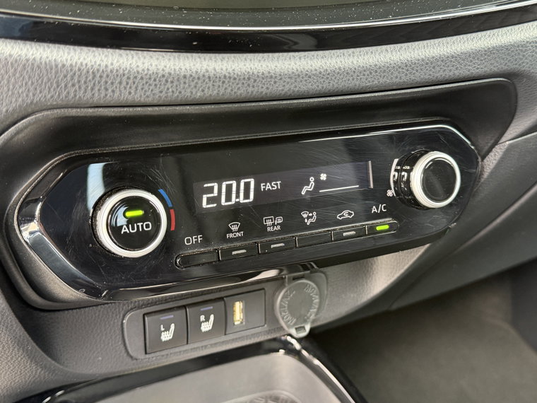 Vehicle Image 25