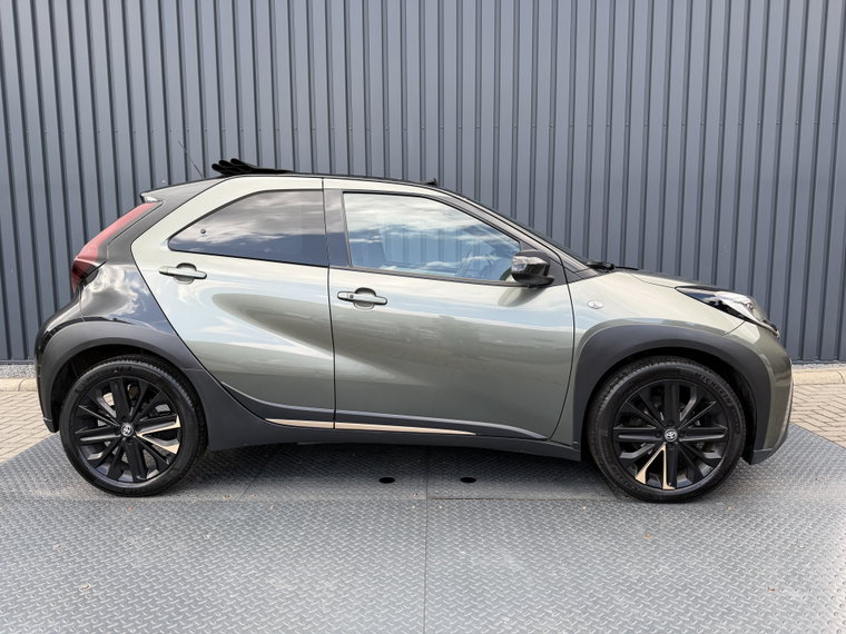 Vehicle Image 8