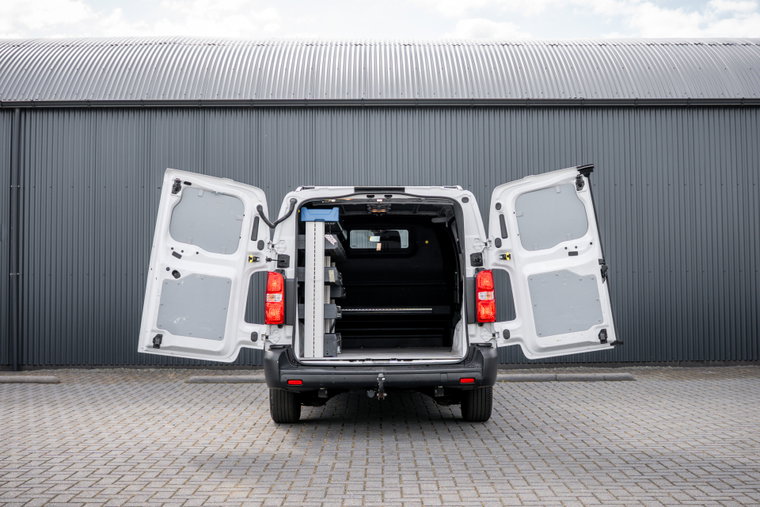Vehicle Image 9
