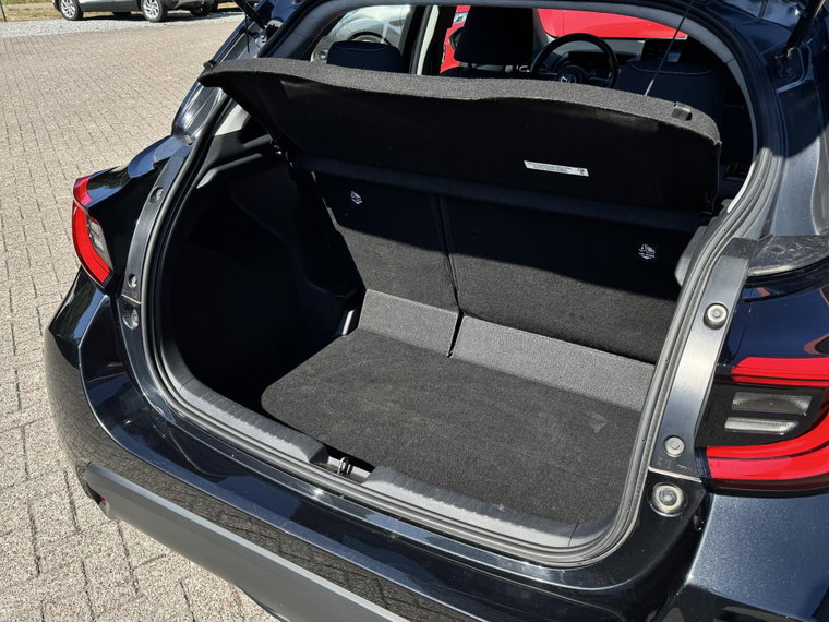 Vehicle Image 16
