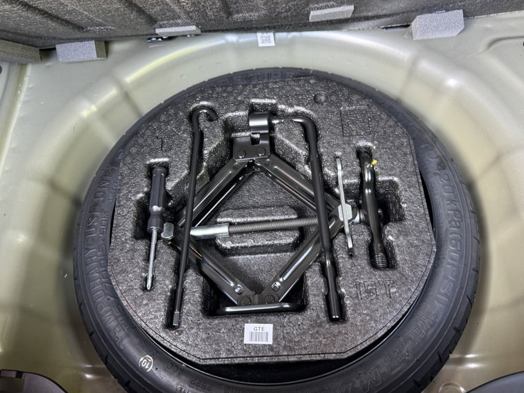 Vehicle Image 36