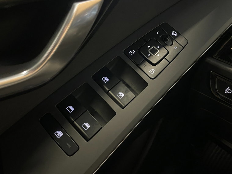 Vehicle Image 42