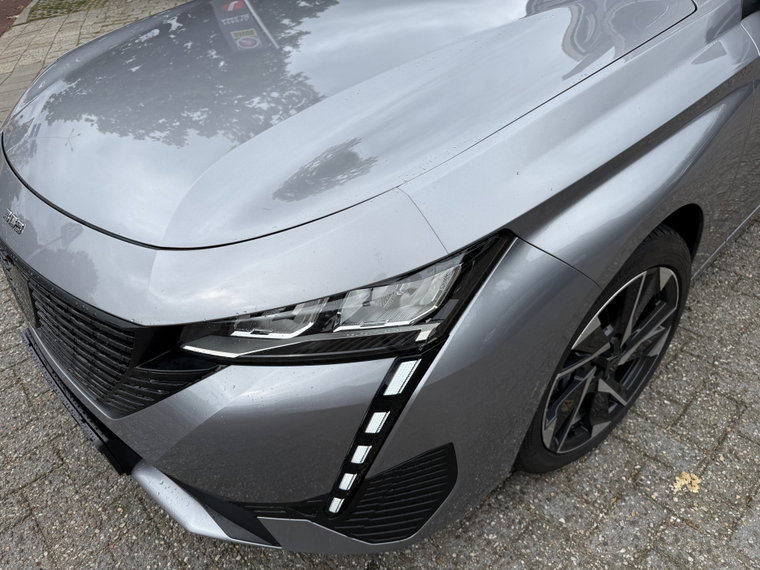 Vehicle Image 32