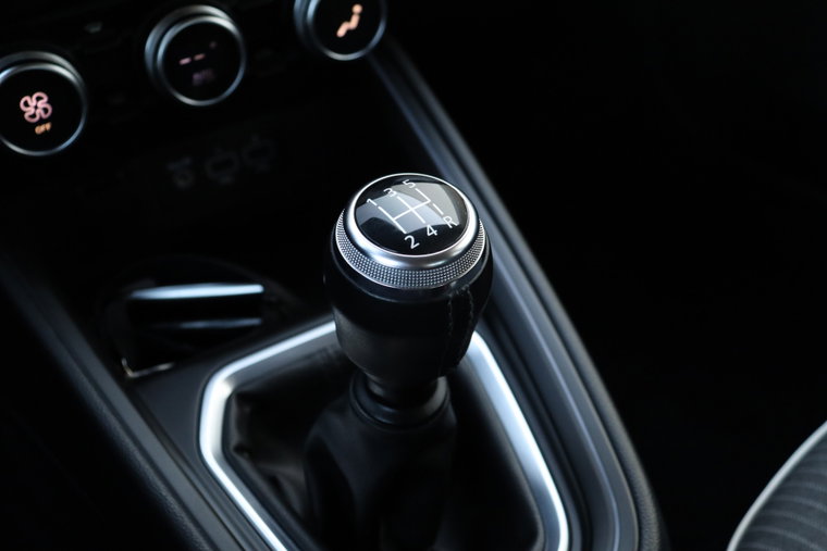 Vehicle Image 25