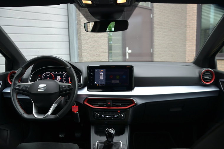 Vehicle Image 9