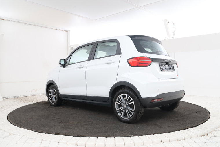 Vehicle Image 4