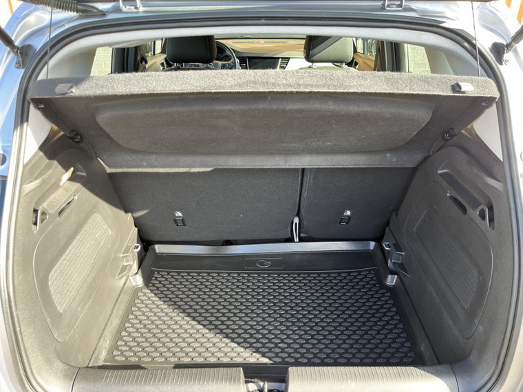 Vehicle Image 25