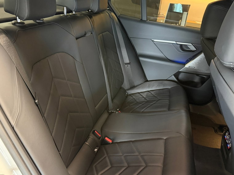 Vehicle Image 39