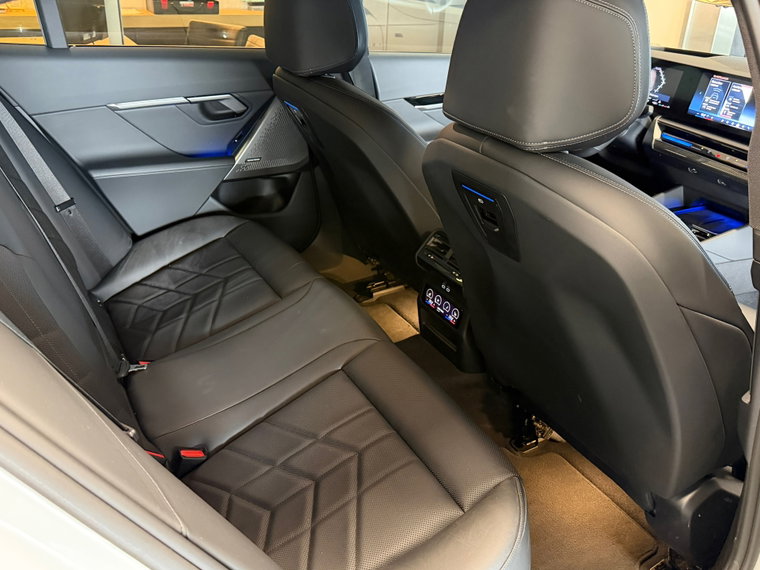 Vehicle Image 45