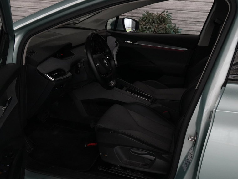 Vehicle Image 32