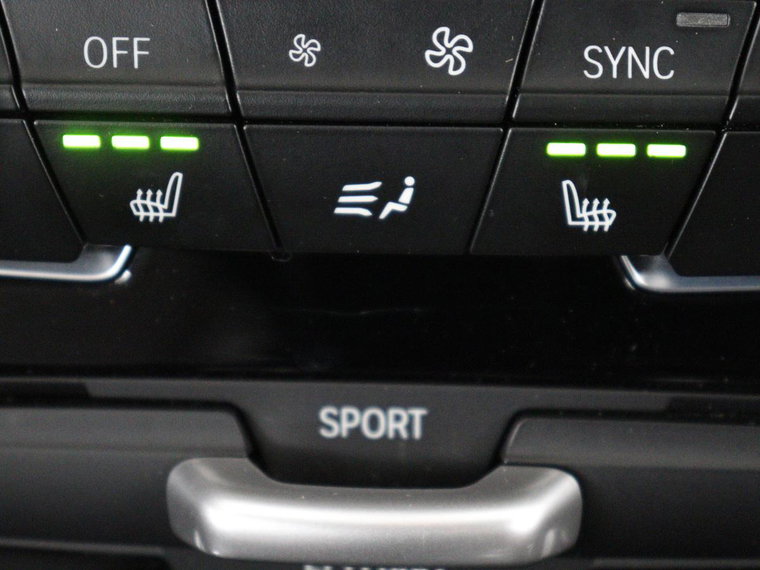 Vehicle Image 28