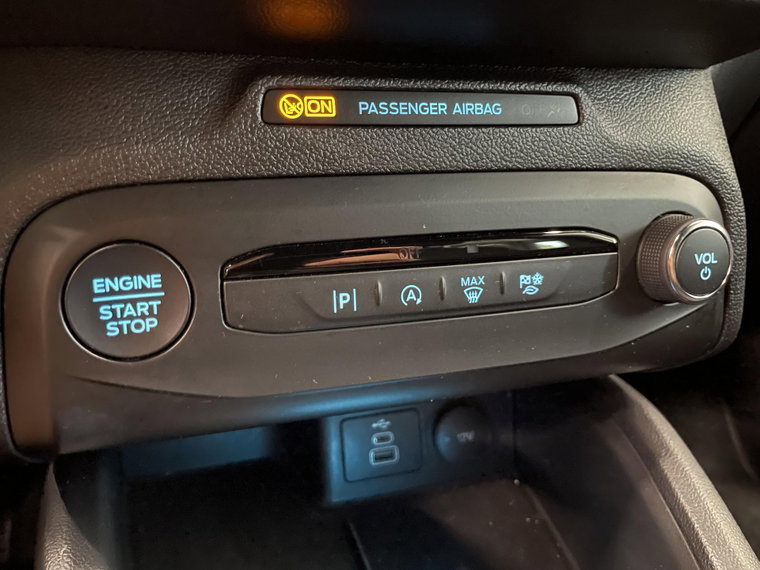 Vehicle Image 25