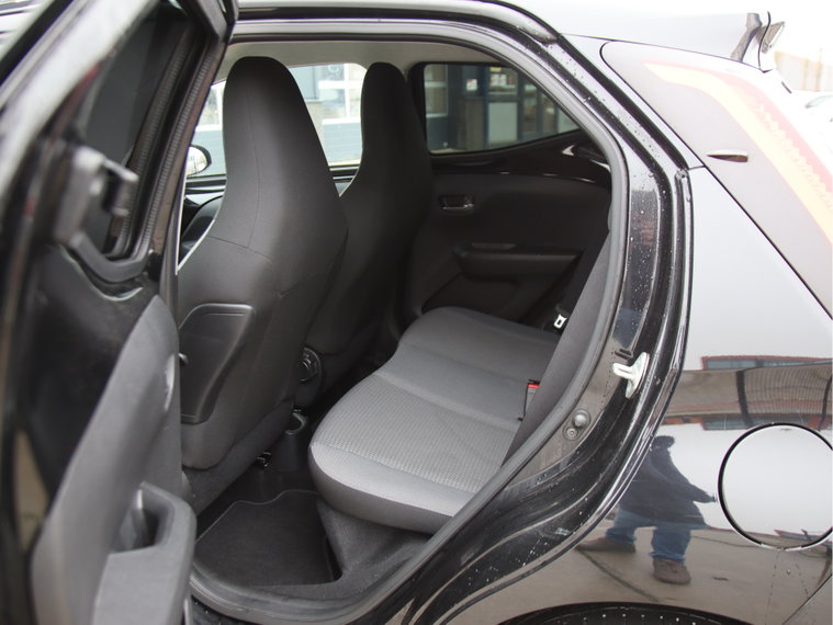 Vehicle Image 12