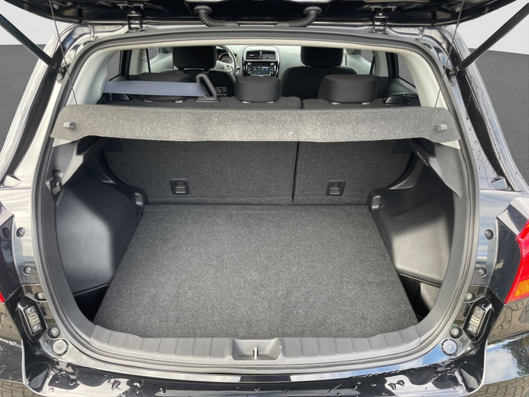 Vehicle Image 25