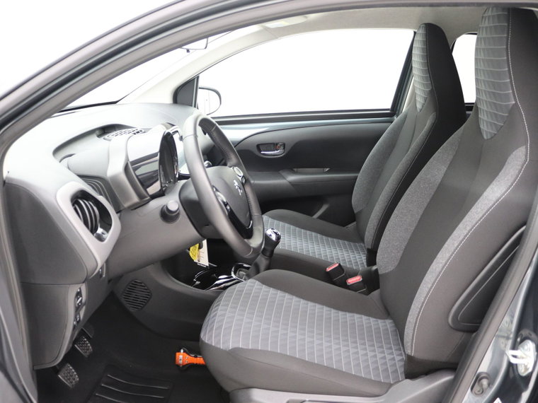 Vehicle Image 21