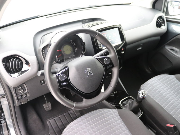 Vehicle Image 23